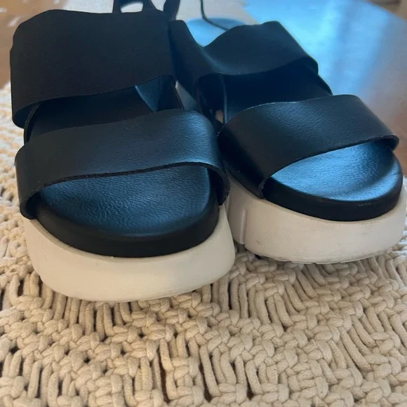 Mia Black Platform Strappy sandals - Picture 5 of 7